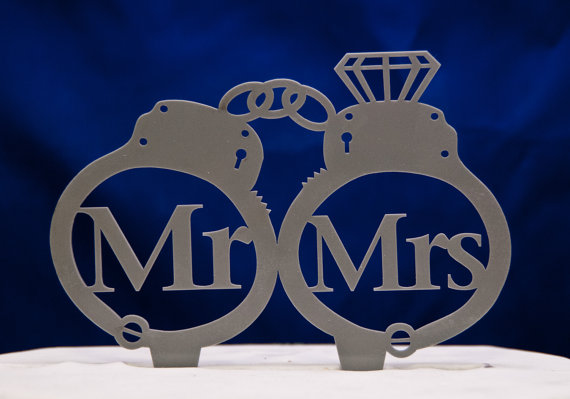 Mariage - Wedding Cake Topper Mr and Mrs inside handcuffs with diamond