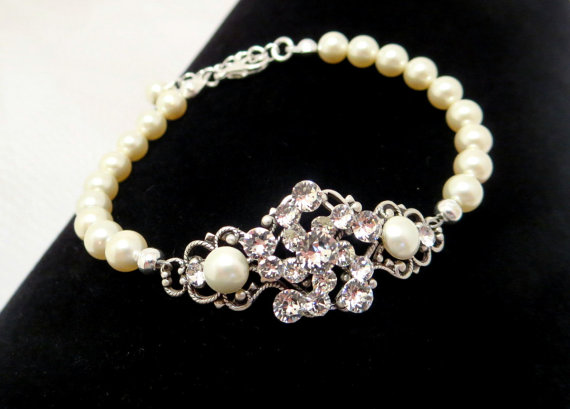 Hochzeit - Bridal bracelet, pearl bracelet with Swarovski ivory pearls and Swarovski crystals, antique silver filigree, bridesmaid, wedding jewelry
