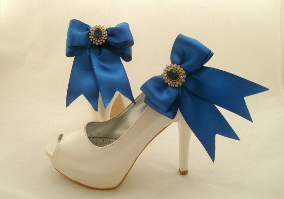 Свадьба - Vintage inspired art deco rhinestone royal blue bow shoe clips -Vintage wedding - Bridal shoe clips - Wedding accesories - Bridal shoe clips