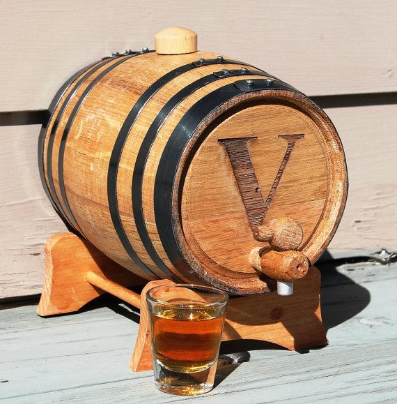 Свадьба - Personalized Wedding Party Mini-Oak Whiskey Barrels - Groomsmen Gift - Wedding Party Gift - Engraved, Customized, Monogrammed for Free
