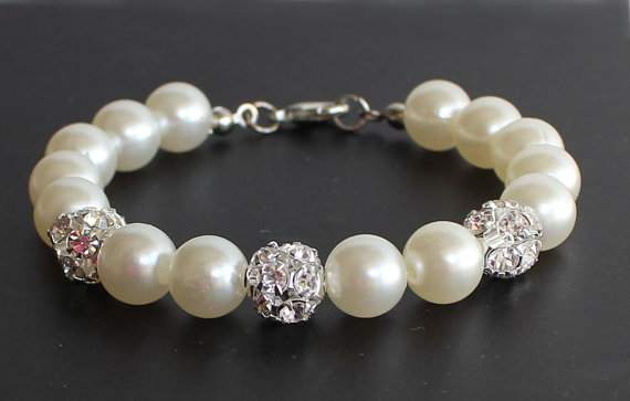 Mariage - Pearl bracelet Bridesmaid bracelet wedding bracelet with rhinestones wedding gift bridesmaid gift bridal jewelry ivory pearl white pearl