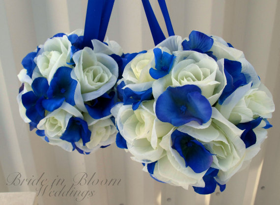 Hochzeit - Wedding pomanders White Royal blue Wedding flower balls Flower girl Kissing ball Ceremony decorations