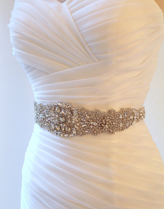 Mariage - SALE 20% off.  Bridal beaded luxury crystal applique ribbon sash.  Wedding couture pearl rhinestone belt.  CHANTELLE
