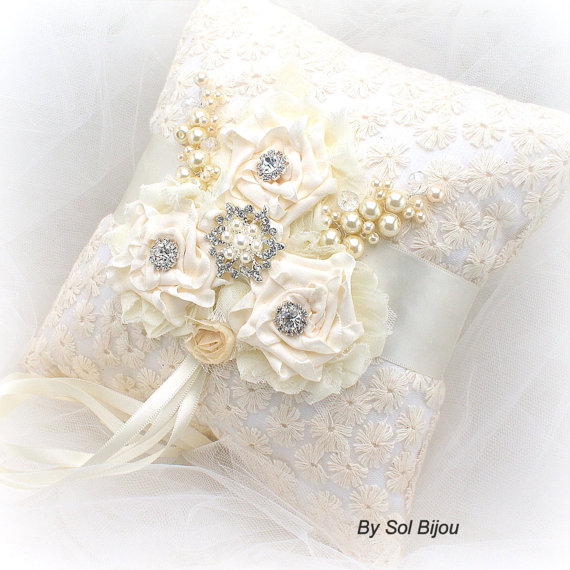 Mariage - Ring Bearer Pillow- Bridal Pillow in Ivory, Cream and White- Pearly Girl