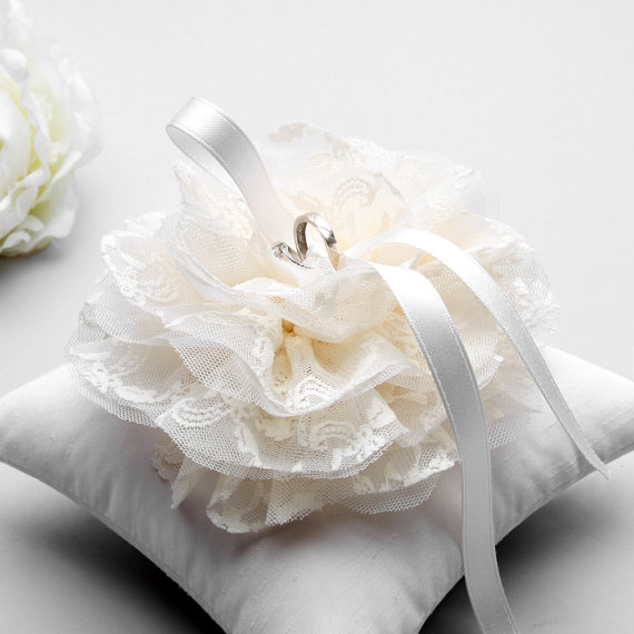 زفاف - Wedding ring pillow, Lace ring pillow, Bridal ring pillow, Ring bearer pillow, Flower ring pillow - Nora