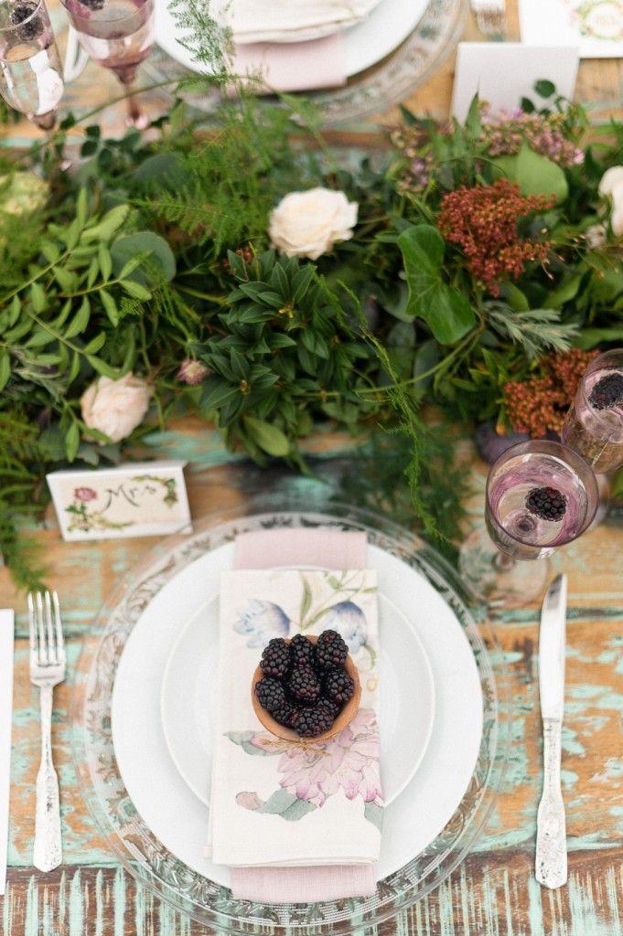 Mariage - Autumnal Berries And Botanicals Wedding Inspiration By Anushe Low