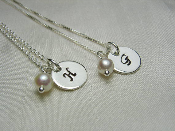 زفاف - Personalized Bridesmaids Gifts - Set of 5 - Sterling Silver Initial Necklace - Bridesmaid Necklace - Bridal Party Gift - Wedding Jewelry
