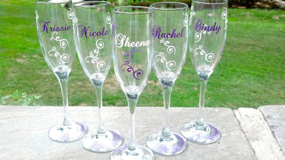 Hochzeit - Bridesmaids flutes, champagne glasses, Match your wedding colors.  Bridesmaid gift, maid of honor gift
