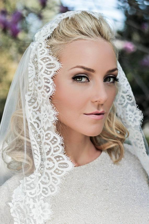 Свадьба - Chantilly Lace Juliet Bridal Cap Wedding Veil, Single Layer Mantilla, Fingertip, Waltz, Chapel, Cathedral, Style: Grace #1204