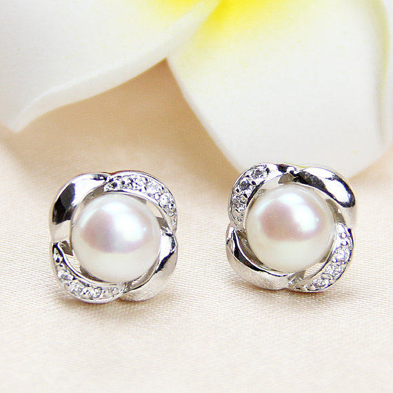 Mariage - bridal pearl earrings,9mm ivory white freshwater pearl stud earring,bridesmaid pearl earring,pearl wedding earring,crystal and pearl earing