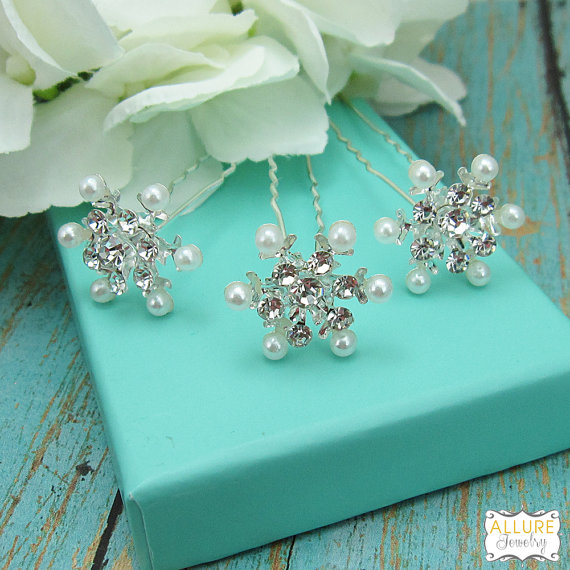 Свадьба - Snowflake Wedding Hair Pin, Set of 6, bridal hair accessories, rhinestone rhinestone hairpin, bridal hair pearl, winter wedding