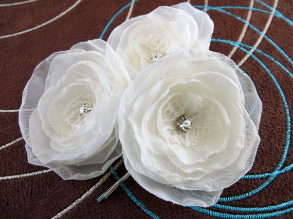 Hochzeit - Ivory bridal flower hair accessory (set of 3), bridal hairpiece, bridal hair flower, wedding hair accessories, bridal head piece,