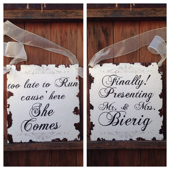 Mariage - Double sided wedding sign/ too late to run cause here she comes
