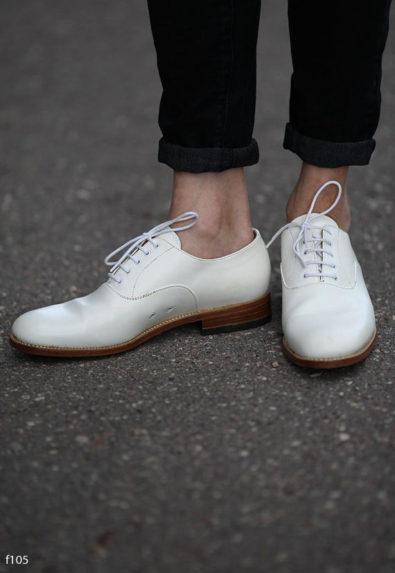 Wedding - WHITE LEATHER Derby Shoes . Vintage 1980s Wedding Groom Brogues Retro Oxfords Luxurious Gibson Dress Shoes . sz US mens 9, Eur 43 , Uk 8.5