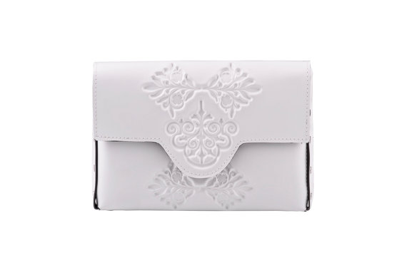Wedding - Lily Collins, white clutch bag, small clutch purse, mini clutch handbag, wedding day clutch bag, classic white clutch with metal chain strap