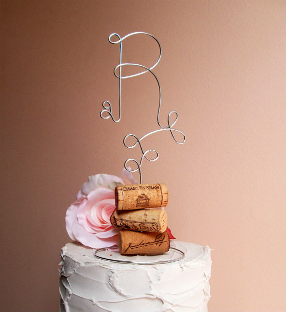 Mariage - Vineyard Wedding Cake Topper with YOUR INITIAL - Wine Lovers Wedding, Vineyard Wedding,Wine Wedding,Rustic Wedding,Barn Wedding, Shabby Chic