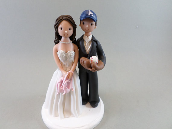 Свадьба - Bride & Groom Baseball Fans Customized Wedding Cake Topper