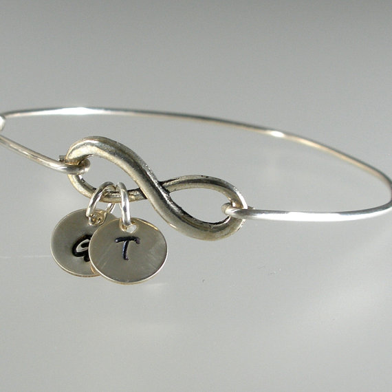 Mariage - Personalized Silver Infinity Bangle Bracelet, Personalized Jewelry, Bridesmaid Gift Idea, Bridesmaid Jewelry, Personalized Bracelet (197SS)