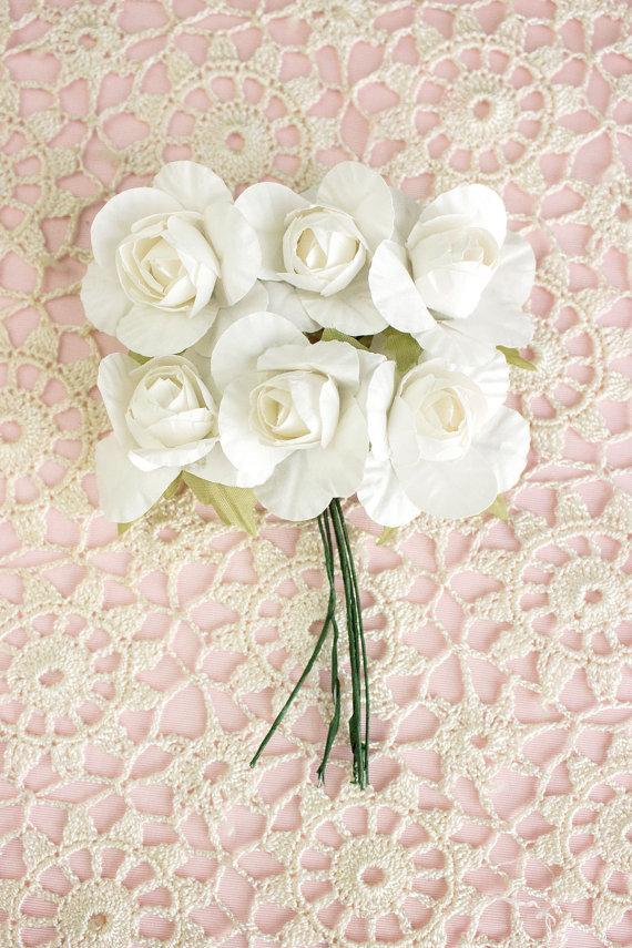 Hochzeit - Bouquet White Ivory Paper Flowers / Vintage Ivory Roses With Wire Stems / Set of 6 Blossoms In Each Bouquet