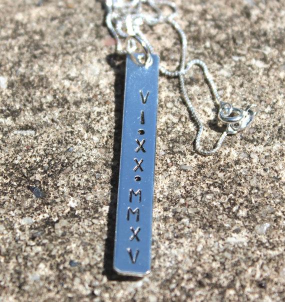 Mariage - Roman Numeral Necklace, Anniversary Jewelry, Wedding Jewelry, Wedding Date, Silver Necklace, Sterling Silver, Date Necklace, Graduation Gift