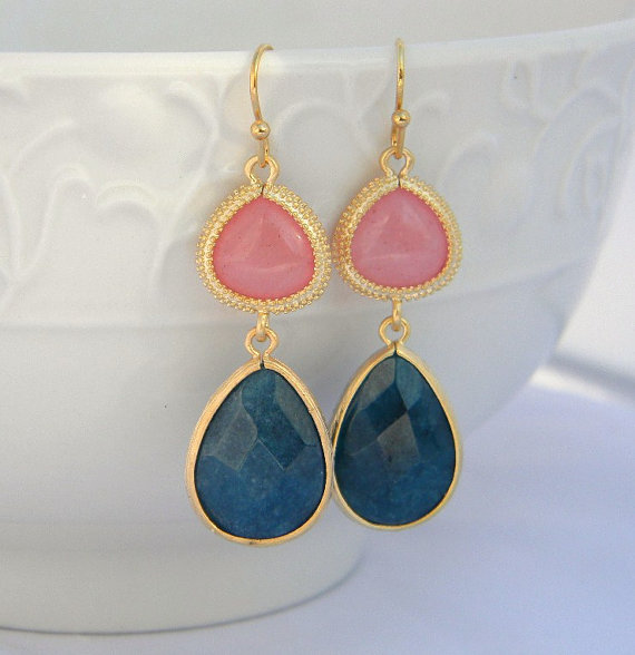زفاف - Navy Blue and Coral Dangle Earrings Trimmed in Gold-Drop Earrings-Bridesmaid Gift- Wedding Earrings-Spring Wedding-Jewelry Gift