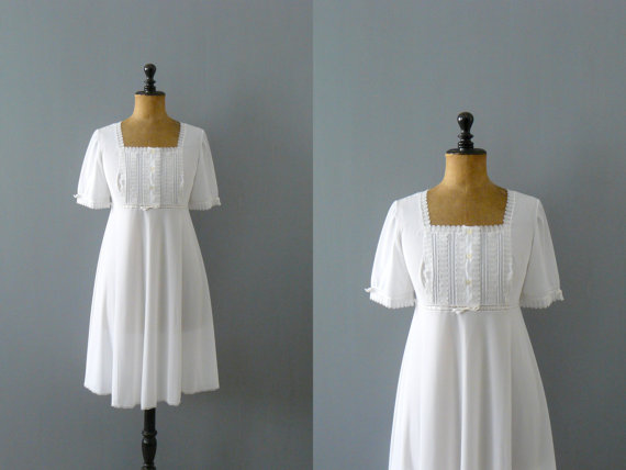 Hochzeit - Vintage nightie. 1960s white nightie. deadstock slip dress. negligee. lingerie