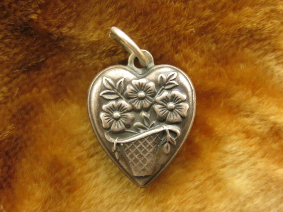 زفاف - Vintage Sterling Silver Puffy Heart Flower Bouquet Charm