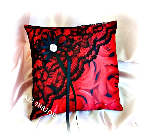 Hochzeit - Weddings ring pillow red and black, red rose satin and black lace ring bearer pillow, Valentines weddings ceremony decor
