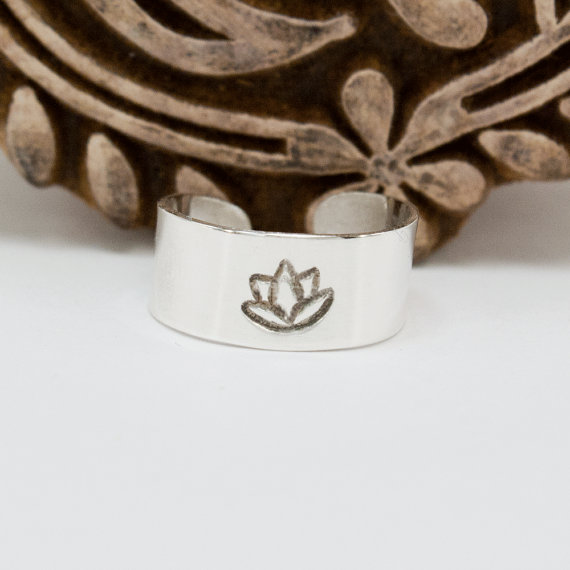 Hochzeit - Silver Toe Ring - Lotus Blossom Toe Ring - Adjustable Toe Ring - Flower Jewelry - Sterling Toering - Zen Jewelry