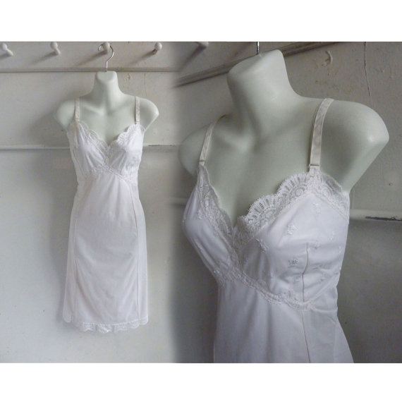Свадьба - 50s Vintage Slip Size 40 Tall White Nylon Lace embroidery 60s