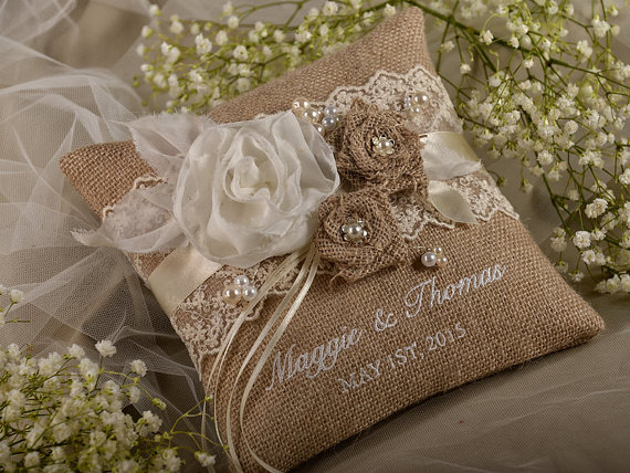 Mariage - Lace Rustic Wedding Pillow, Burlap  Ring Bearer Pillow , Burlap Ring Pillow ,Embroidery Names, shabby chic natural linen