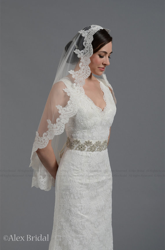 زفاف - wedding bridal lace mantilla veil 50x50 fingertip length alencon lace - white and ivory