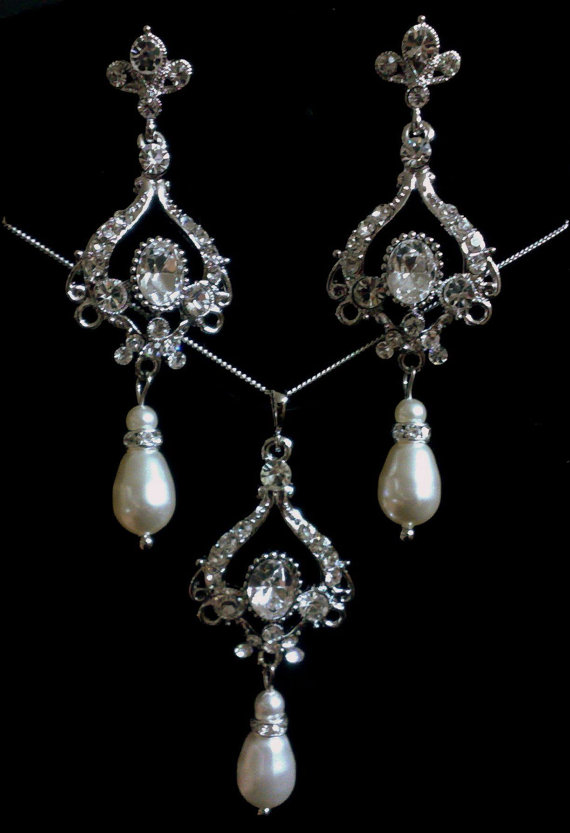Mariage - Chandelier Bridal Jewelry Set, Pearl Earrings, Swarovski Crystal Necklace, Victorian Wedding, NARNIA