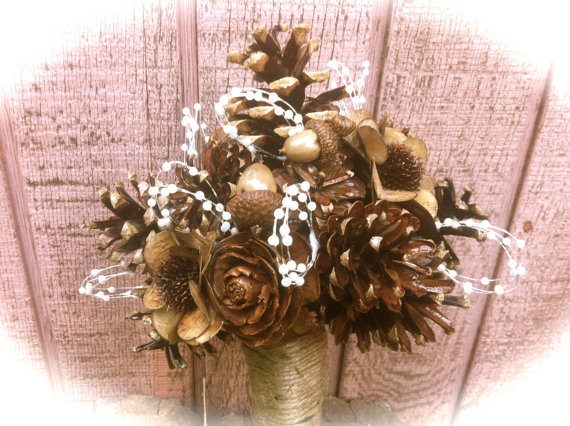 Hochzeit - Pine cone bridal bouquet rustic country fall winter weddings
