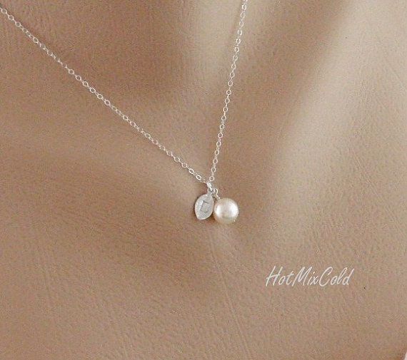 Свадьба - Silver Monogram Pendant Necklace, Pearl Initial leaf Necklace, Charm Jewelry, Child, Simple Bridesmaid necklace, Flower girl Gift