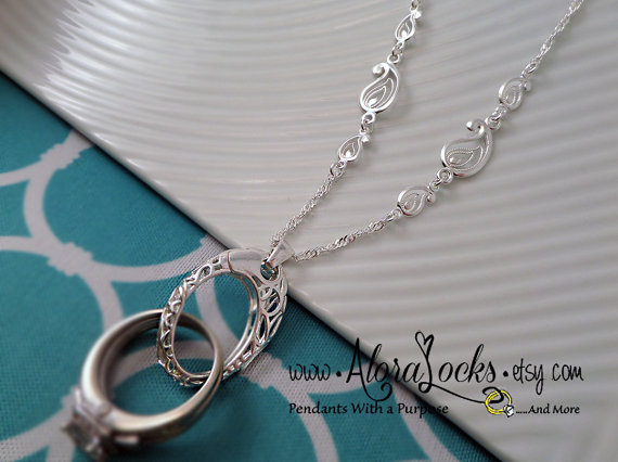 Hochzeit - Lattice Oval w/ 18" Paisley Chain Wedding /Engagement Ring or Charm Holder /Holding Necklace