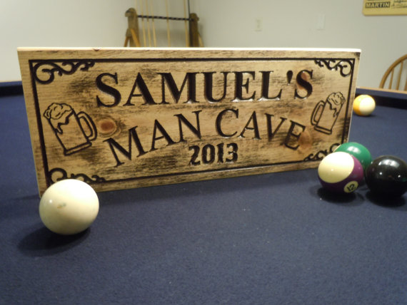 Mariage - Man Cave Sign Rustic Distressed Personalized Wooden Carved Housewarming Engraved Plaque Wedding Anniversary Groomsmen Gift Knotty Pine 633