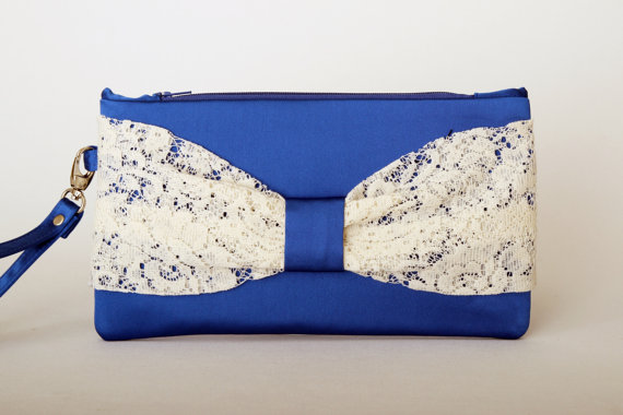 Mariage - Royal blue with  ivory lace Bow wristelt   clutch,bridesmaid gift ,wedding gift ,make up bag,cosmetic bag