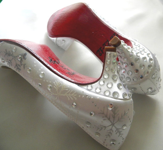 Свадьба - Wedding Shoes , red soles shoes, winter wonderland shoes,  rhinestones snowflakes shoes, unique winter shoes,  claret red soles peep toes