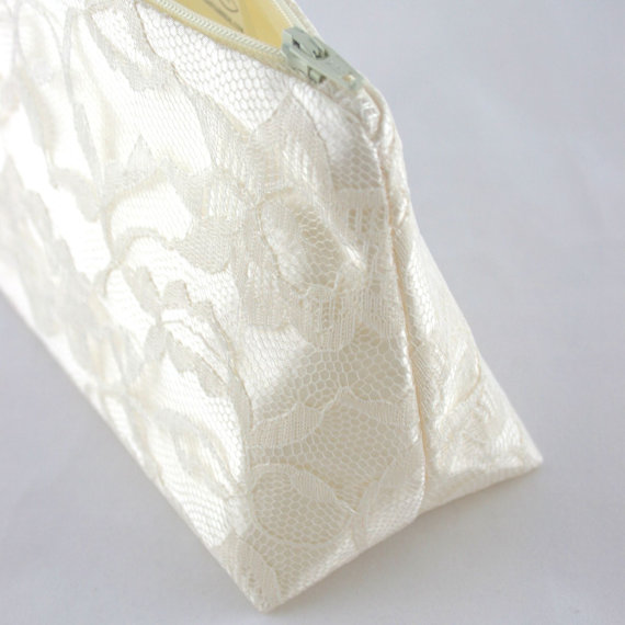 زفاف - Ivory Wedding Lace Bridesmaid Gift / Bridal Clutch, Snow Winter Wedding