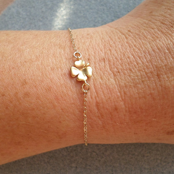 زفاف - Gold Clover Bracelet - Tiny Gold Clover Bracelet - Four leaf clover jewelry - Good Luck Bracelet - Bridesmaid Gifts - Christmas Gift