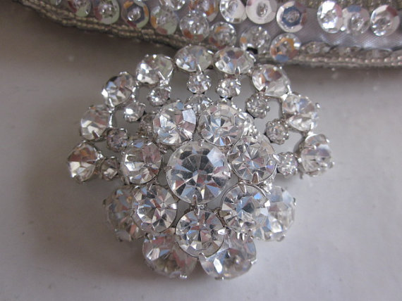 زفاف - Vintage Rhinestone Chaton Domed Brooch in Silver Tone, STATEMENT BROOCH, Bridal Sash, Wedding, Engagement