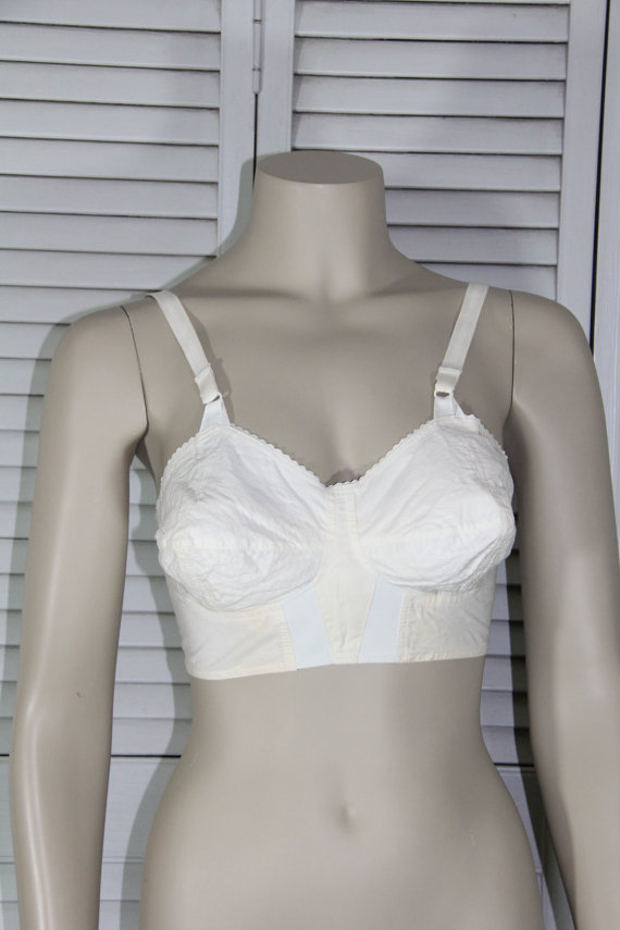Hochzeit - 1950's Vintage BULLET Bra - White Cotton Brassiere - Size 34 C