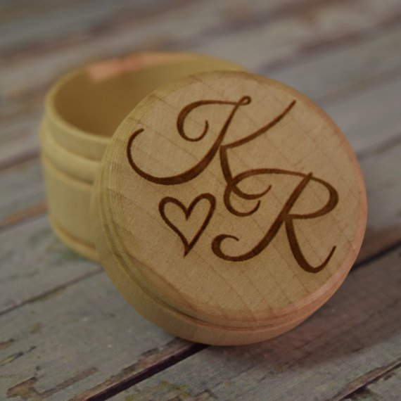 Свадьба - Initials with Heart Wooden Trinket Box, Engraved Wood Box, Wedding Ring Keepsake, Jewelry Box, Ring Bearer Box