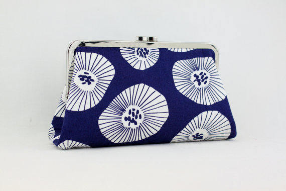 Mariage - Navy and White Kiwi Bridesmaid Clutch / Wedding Gift / Kisslock Clutch - the Christine Style Clutch