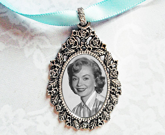 زفاف - CUSTOM Memorial Bouquet Photo Charm #34 - Oval Antique Silver Vintage Memory Pendant - Wedding Keepsake