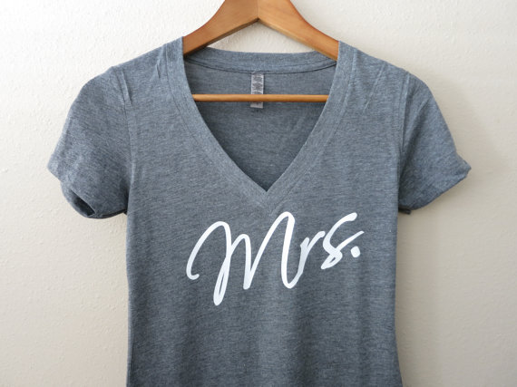 Mariage - Mrs. Shirt - Mrs. Vneck Shirt - Bride Shirt - Bachelorette Party Shirts - Bridesmaid Shirts - Bridal Gift - Bride Gift