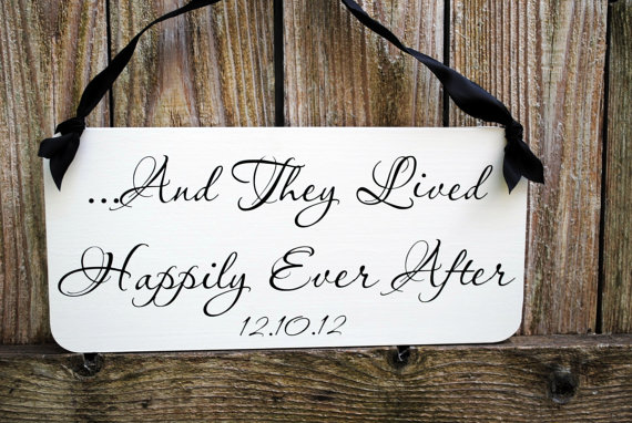 زفاف - And They Lived Happily Ever After with Uncle Here Comes Your Bride wood wedding sign for Ring Bearer Flower Girl DOUBLE SIDED