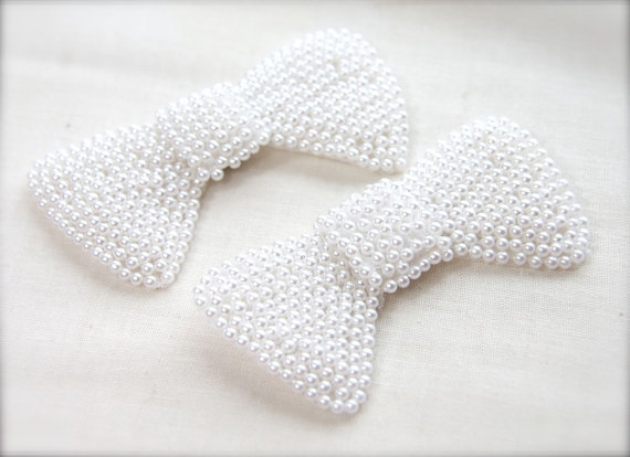 Свадьба - Pearl Bow Shoe Clips, Petite Bow Bow Tie Beaded Bow Wedding Shoe Clips Bluette shoe clips, 3 inch pearl shoe clips wedding shoe clips