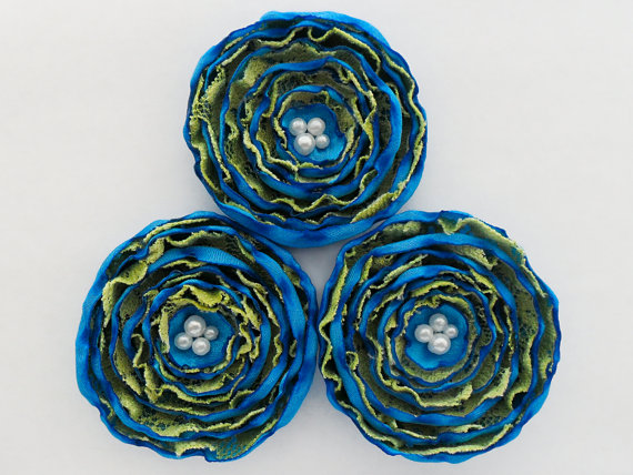 Свадьба - Aqua blue and pale green fabric flowers - 3 big handmade appliques, blue wedding flowers, sew on, satin flowers, jewelry making, bouquet